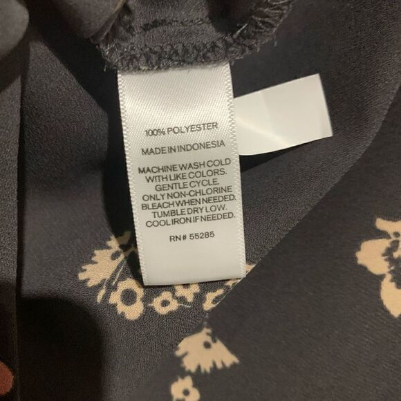 Express | V-Neck Blouse - Picture 6 of 7